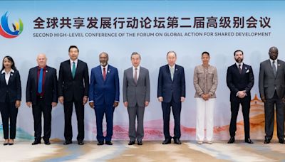 王毅會見出席全球共享發展行動論壇會議兩非洲國家外長 - RTHK