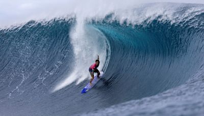 Surfing-Brazil's Medina, and Tahiti's 'Wall of Skulls', approach perfection