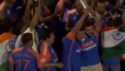 Rohit, Kohli Flaunt T20 World Cup Trophy Together During Team India's Victory Parade in Mumbai: WATCH - News18