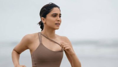 Sharvari enjoys a beach run to train before Alpha shoot with Alia Bhatt