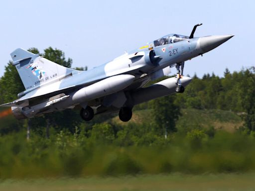 Macron se dice ahora favorable a entregar cazas Mirage 2000-5 a Ucrania