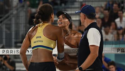 Juegos Olímpicos París 2024: la insólita pelea en la final de beach volley femenino que solucionó John Lennon con “ondas de paz”