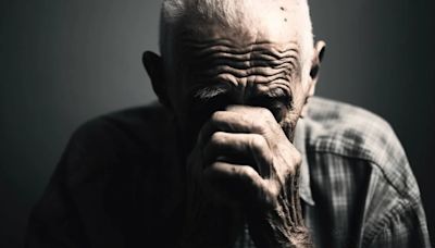 Los adultos mayores enfrentan mayor deterioro de memoria debido a la soledad, según un estudio