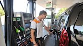 La gasolina cae a su precio más bajo desde marzo en plena 'operación salida' de agosto