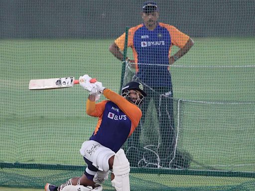 Watch: 'Chhotu idhar mat maar na yaar' - Former India coach Ravi Shastri tells Ashwin what made him say that to Rishabh Pant | Cricket News - Times of India