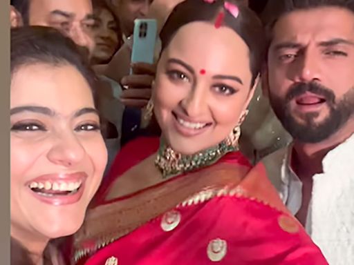 Kajol's Selfie With Sonakshi-Zaheer