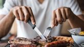 「高血脂」成為慢性隱形殺手 國健署呼籲少攝取紅肉、奶油避免壞膽固醇阻塞血管！