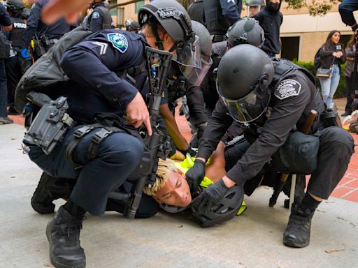 Arrestan a manifestantes propalestinos en Universidad de California