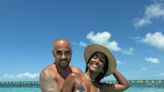 Erika Januza posa em cenário de tirar o fôlego com marido em praia das Bahamas: "Parece um quadro"