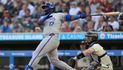 Velázquez hits 2 HRs, Perez adds solo shot as Royals snap skid with 6-1 win over Twins