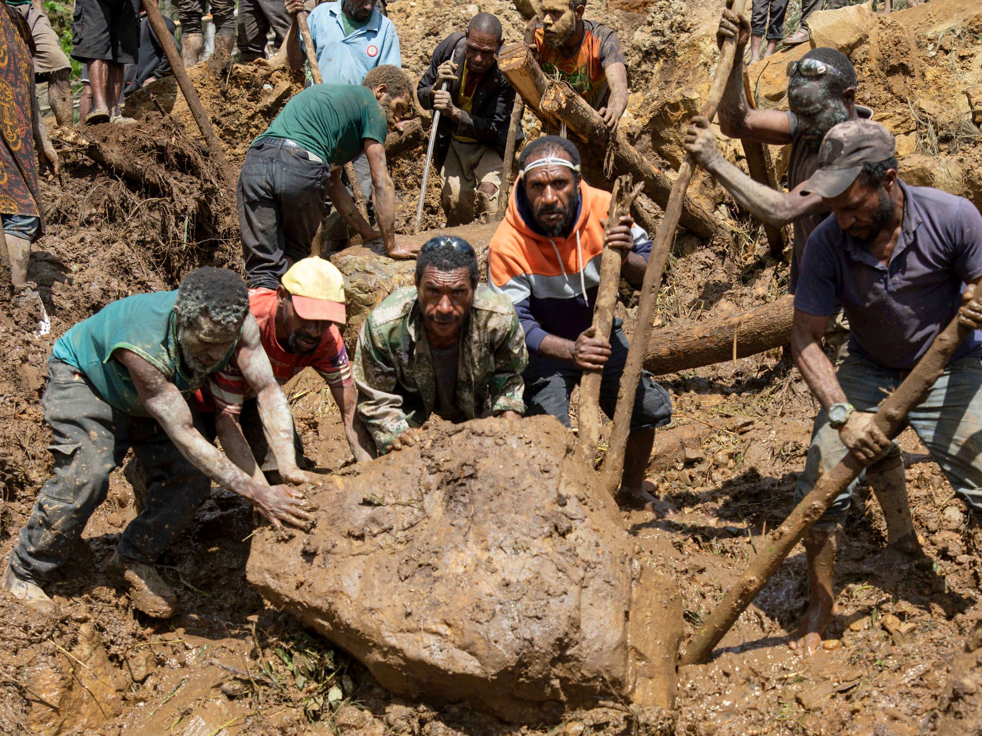 Papua New Guinea evacuating landslide villages as hopes for survivors fade