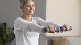 Longevidad: los ejercicios fundamentales que deben hacer las mujeres de 50 años para vivir más años