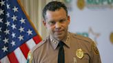 Jefe policial de Miami-Dade niega haber sacado su arma en Tampa y dijo que su esposa le salvó la vida