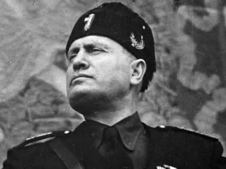 Per togliere la cittadinanza onoraria a Mussolini senza polemiche, il Comune di Ustica la revoca a tutti
