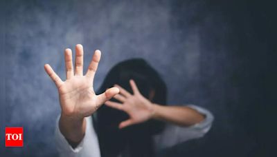 Abusive Relationship Signs: 5 signs of an abusive relationship and how to get out of it | - Times of India