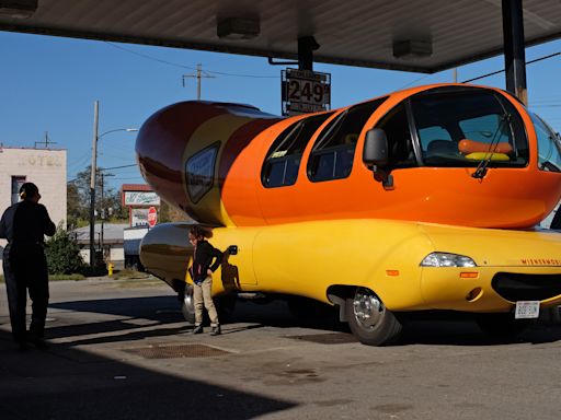 Oscar Mayer Wienermobile crashes on tollway, Illinois State Police say