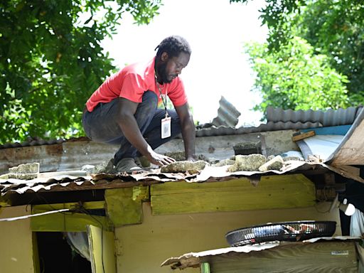 El huracán Beryl azota Jamaica tras causar una gran devastación en el Caribe Oriental