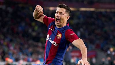 Barcelona 4-2 Valencia: Robert Lewandowski scores hat-trick