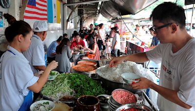 Pointing to tradition and family, trade groups back proposal to also ban foreign cooks in Selangor hawkers