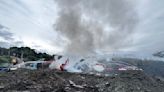 新竹縣芎林鄉廢木材堆置場火警7天未滅 消防持續搶救