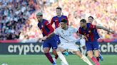 Barcelona defender’s injury could open the door for veteran star’s registration