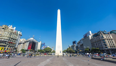 La inauguración del Obelisco, el ícono porteño que nació entre polémicas