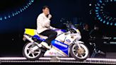 劉德華線上演唱會4億人觀看不給斗內！ 騎上Honda NSR 250R掀烈火戰車回憶殺