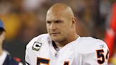 Chicago Bears legend Brian Urlacher to sign autographs this weekend in Peoria