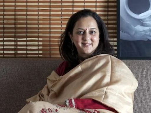 Meet India's biggest female donor who donated Rs 2900000000 Crore in two years, her husband is....