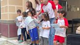 Abrazo colectivo a la Casa del Niño de Cartagena, tras la lectura de manifiesto por su recuperación: "Pedimos ayuda"