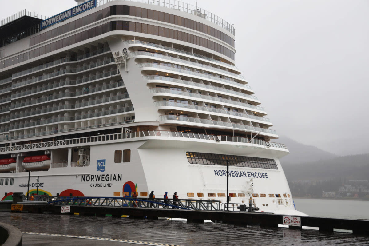 Man arrested in Juneau stabbed multiple people on cruise ship, FBI says