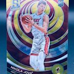 Nikola Jovic 2022-23 Panini Spectra Gold Prizm RC Heat SSP 10/10尾號