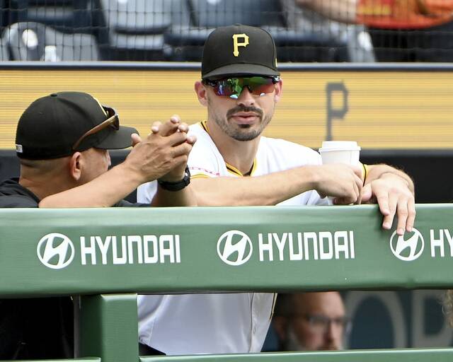 Pirates place OF Bryan Reynolds on bereavement list, add Ji Hwan Bae to taxi squad