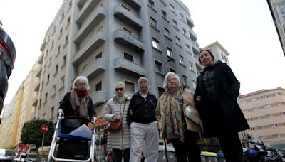 Conchita y los ocho vecinos de Santander ganan el pulso contra un gran inversor en pisos turísticos: “De aquí no nos vamos”