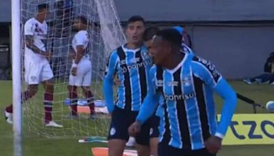 Grêmio vence e respira, e afunda Fluminense no Brasileirão