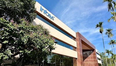 Infosys To Hire 15,000-20,000 Freshers In FY25