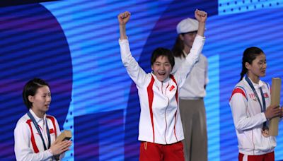 Diving-China's Quan wins gold in women's 10m platform