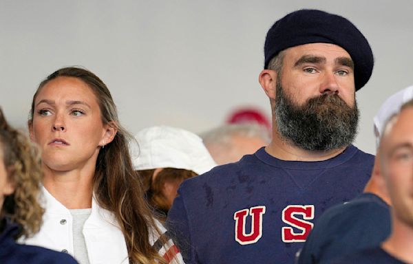 Jason and Kylie Kelce both try on Olympics shirt with US women’s rugby face on it — who wore it best?
