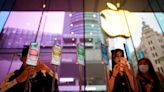 Apple Set for Big Sales Decline as Investors Await AI in iPhones