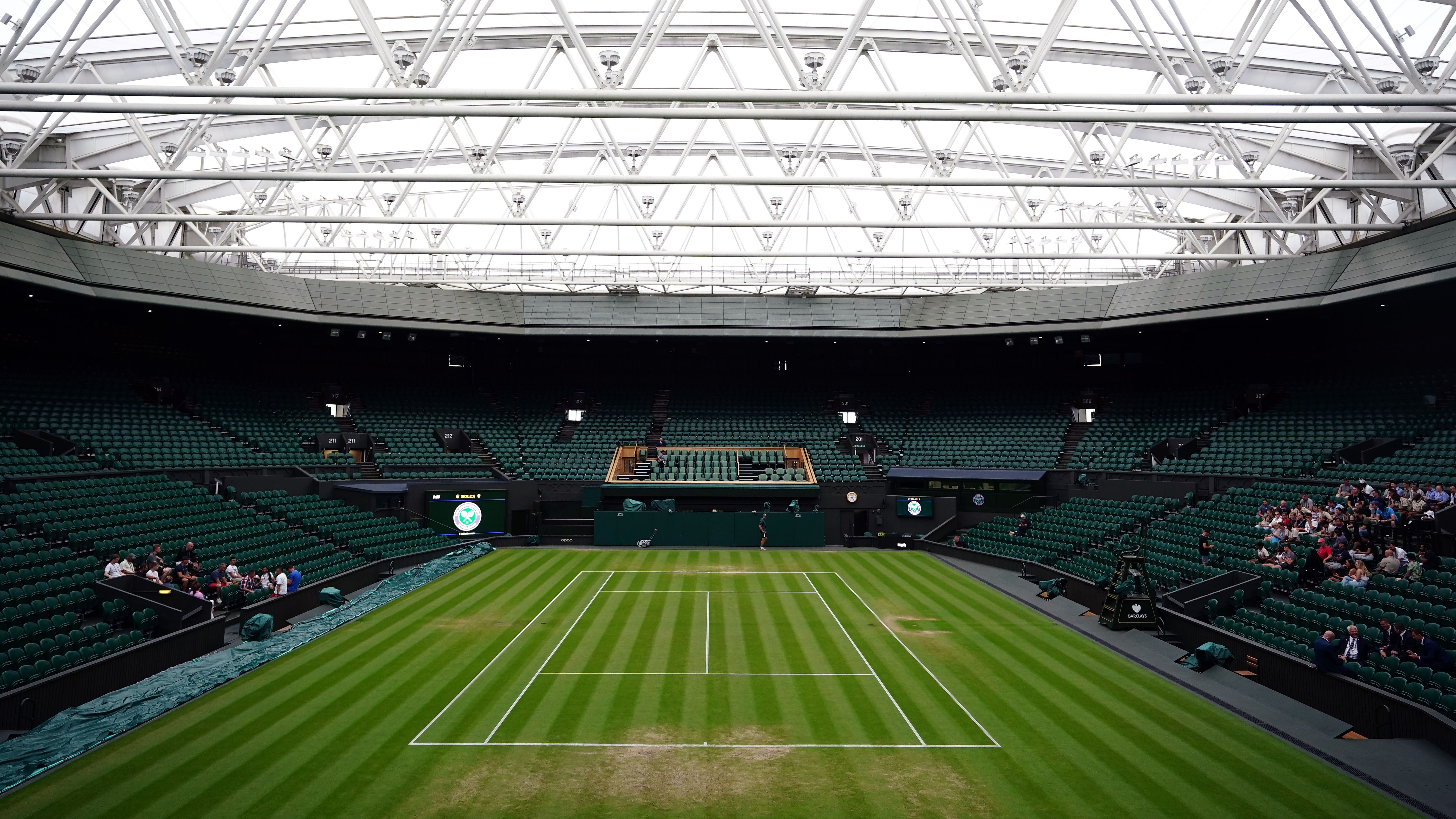 On this day in 2009 – New Wimbledon roof closed during match for first time