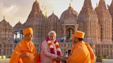 Attire colour of Ram temple priests changes from saffron to yellow, mobile banned