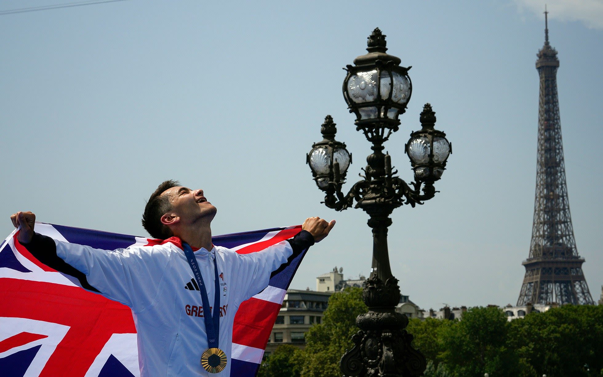 Alex Yee credits Alistair Brownlee’s timely words for inspiring stunning sprint to triathlon gold