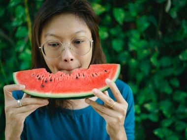 糖尿病需避免食用太甜的水果？營養師解答超意外 選這1類水果吃更能控制血糖