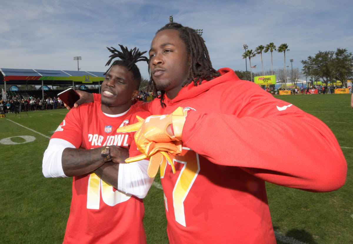 Tyreek Hill's Response to Chiefs' Latest Signing Sparks Strong Fan Reaction