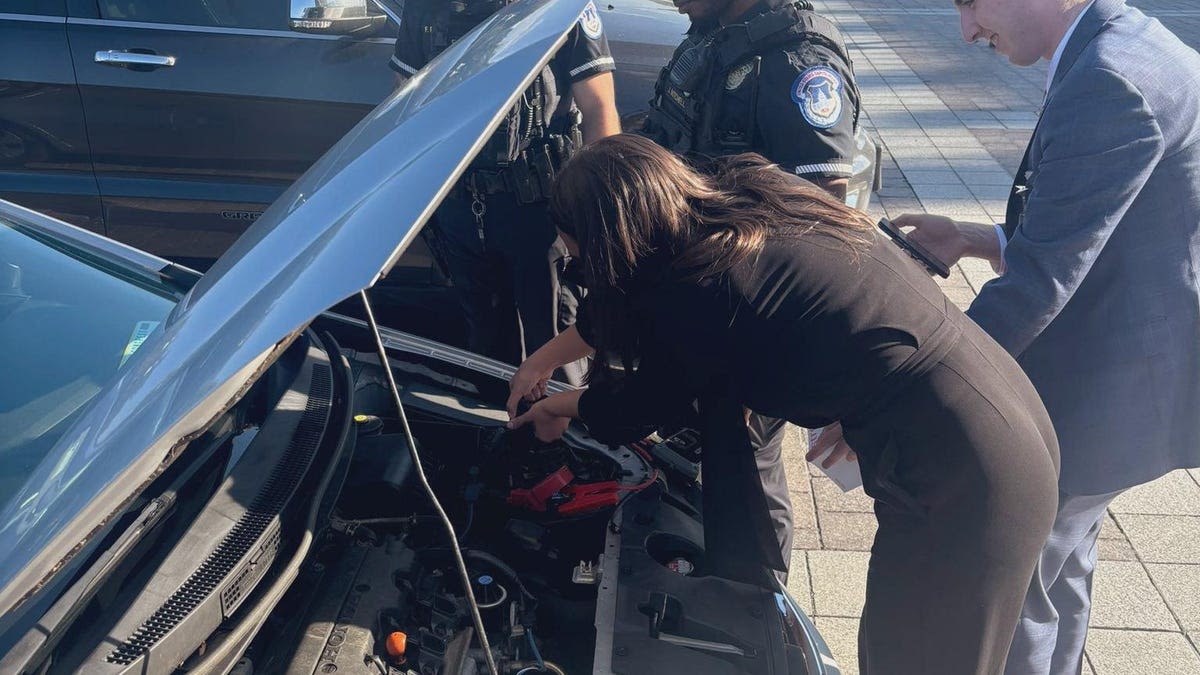 AAAOC: Ocasio-Cortez Helps Jumpstart Stranded Car At The Capitol