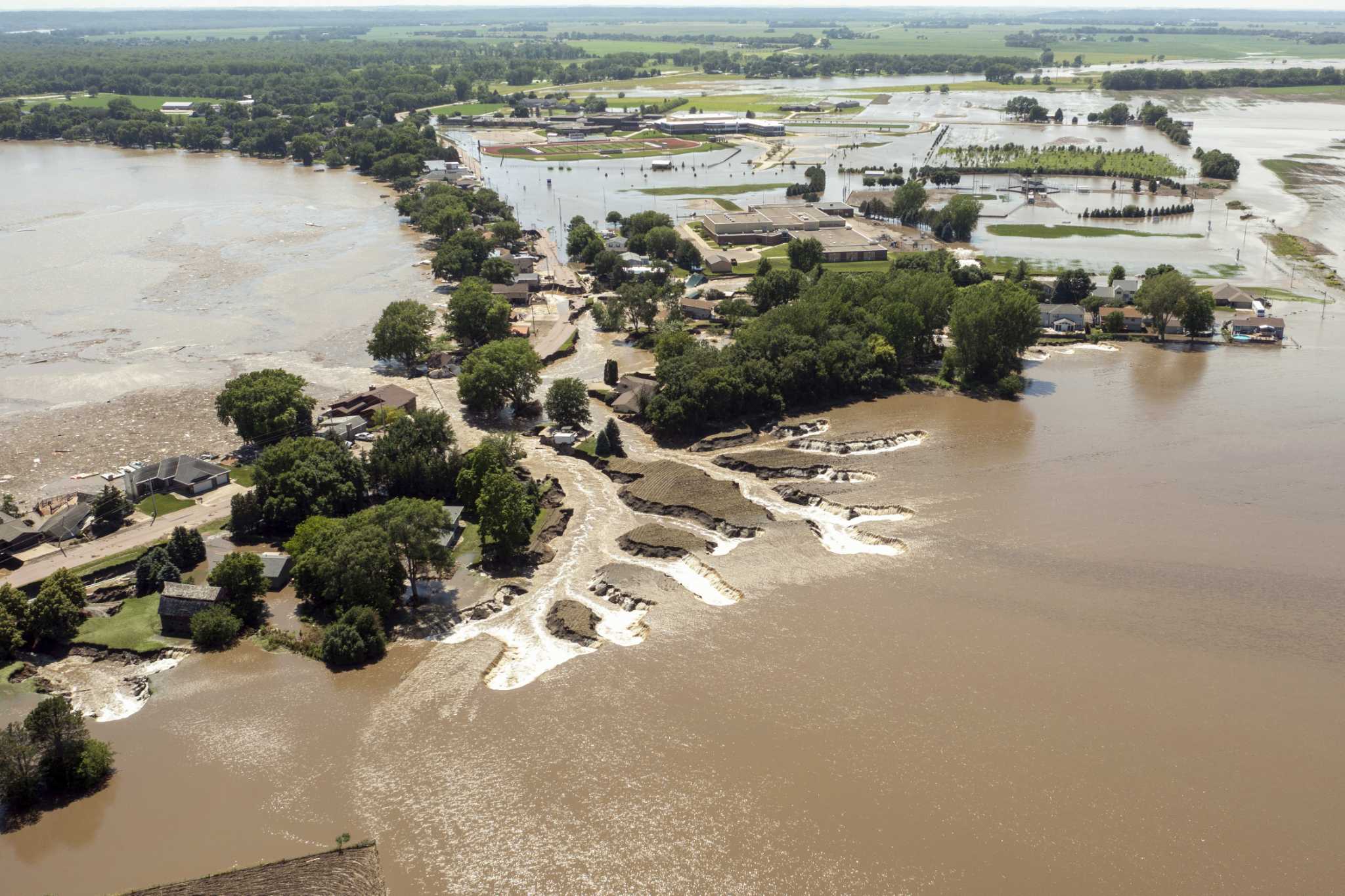 More rain possible in deluged Midwest as flooding breaches levees in Iowa