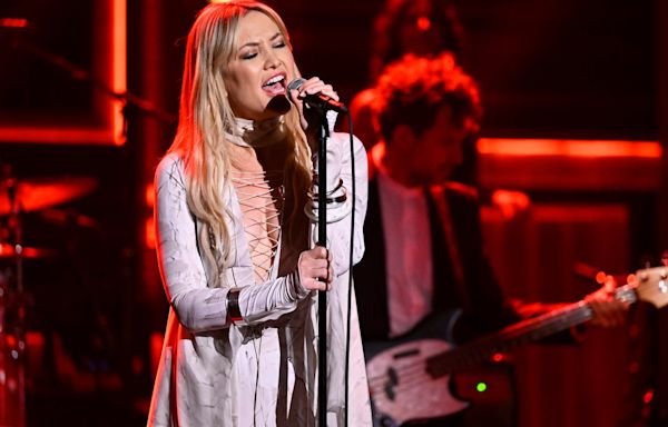 'The Voice' Finale: Kate Hudson Performs New Single 'Glorious'