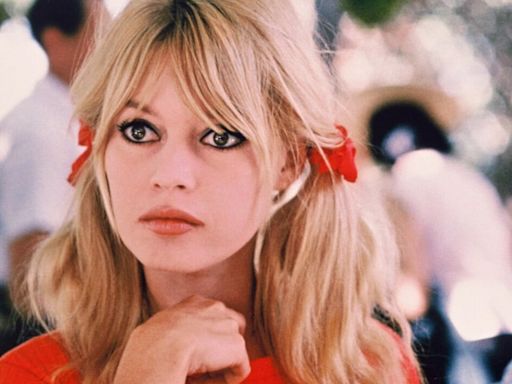 Brigitte Bardot mariée mais en couple avec un autre : son amant était fiancé à la soeur d'un immense chanteur français...