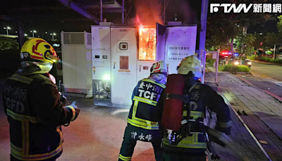 台中特斯拉充電站竄火！車主驚嚇急移車 警消斷電射水「燒毀變電箱」