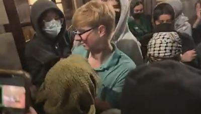 Columbia students attempt to block protesters from Hamilton Hall